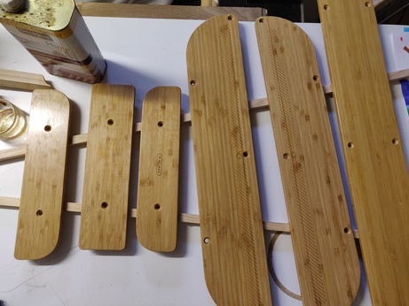 Traitement des planches de bois avec de l'huile pour plan de travail